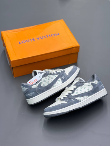 کتونی نایک تراویس طوسی سفید درجه یک با تضمین