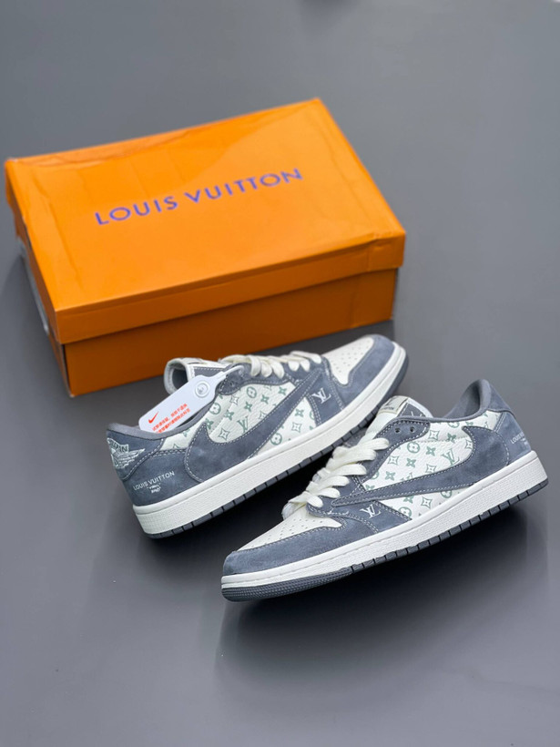 کتونی نایک تراویس طوسی سفید درجه یک با تضمین