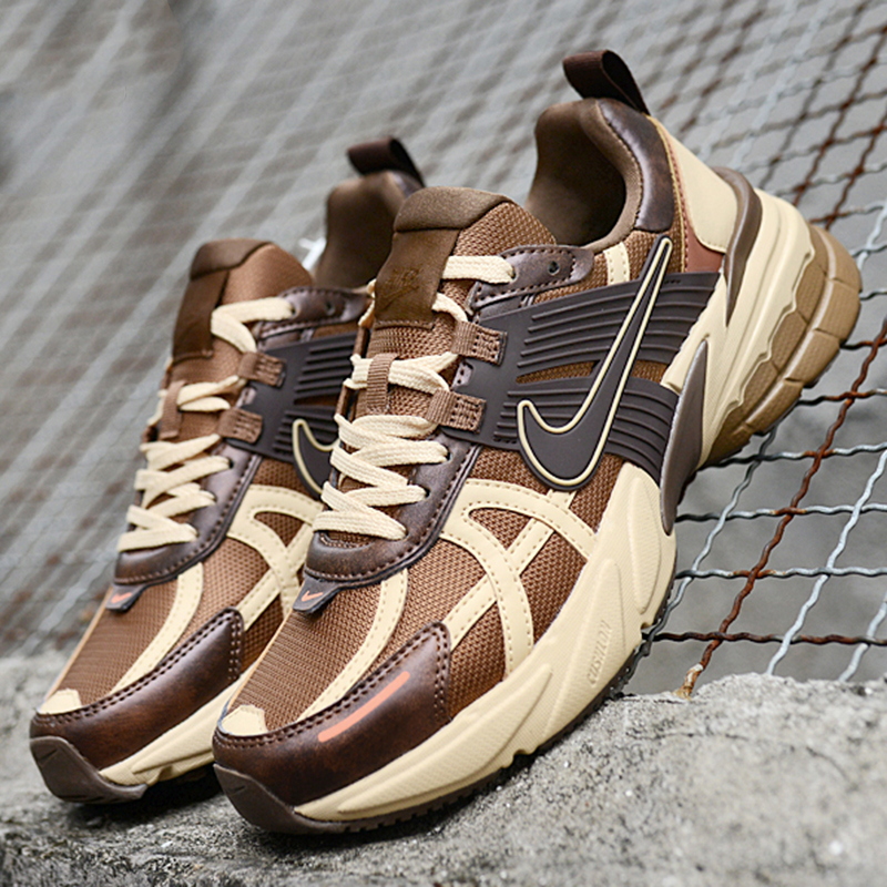 🔥 Nike V2K Run – Light British Tan / Sesame 🔥