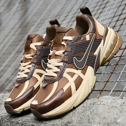 🔥 Nike V2K Run – Light British Tan / Sesame 🔥