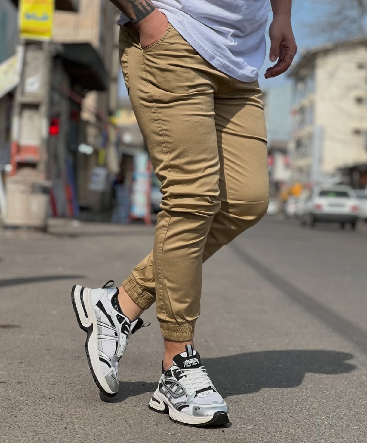 شلوار اسلش جاگر کتان کش کرم با کیفیت فوق‌العاده بالا