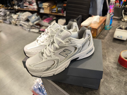 کتونی نیوبالانس 530 سفید بژ اصل | ویتنام درجه یک با گارانتی