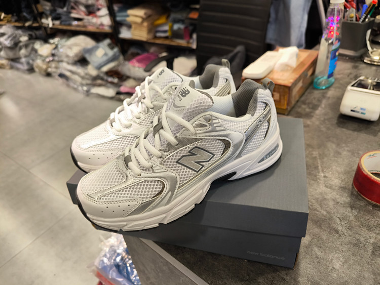 کتونی نیوبالانس 530 سفید بژ اصل | ویتنام درجه یک با گارانتی